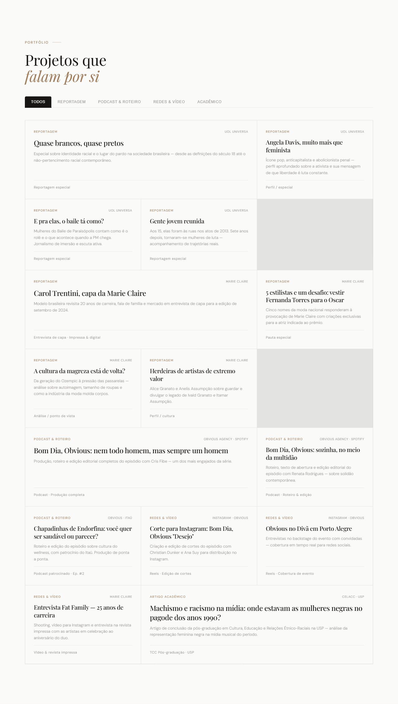 Screenshot real da secao de portfolio do site, mostrando os filtros de categoria e parte dos materiais publicados
